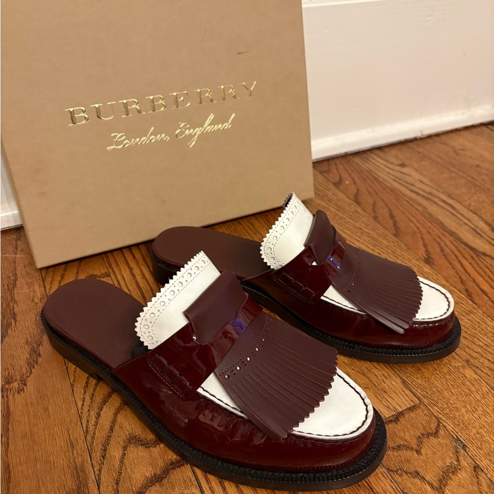 Burberry Two Tone Patent Leather Beckshill Fringe Details Flat Mules Size 39.5 - Picture 3 of 5